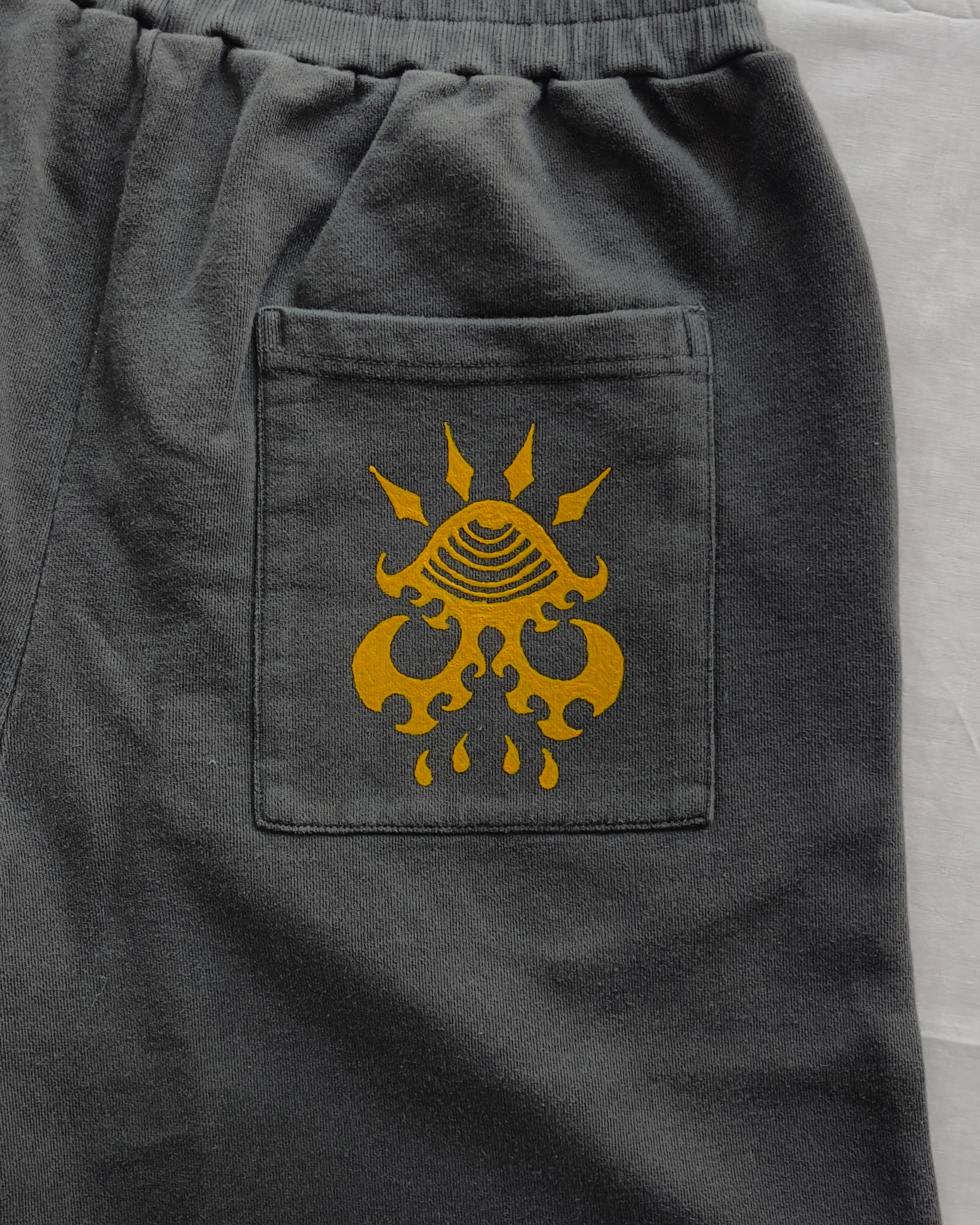 "Defile" - Relaxed Sweatshorts - Vintage Black